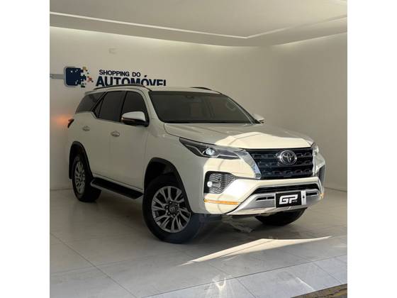 TOYOTA HILUX SW4 2.8 D-4D TURBO DIESEL SRX 7L 4X4 AUTOMÁTICO